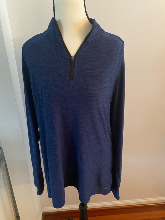 Leg3Nd Tops - Leg3nd brand  Medium long sleeve top made in Egypt